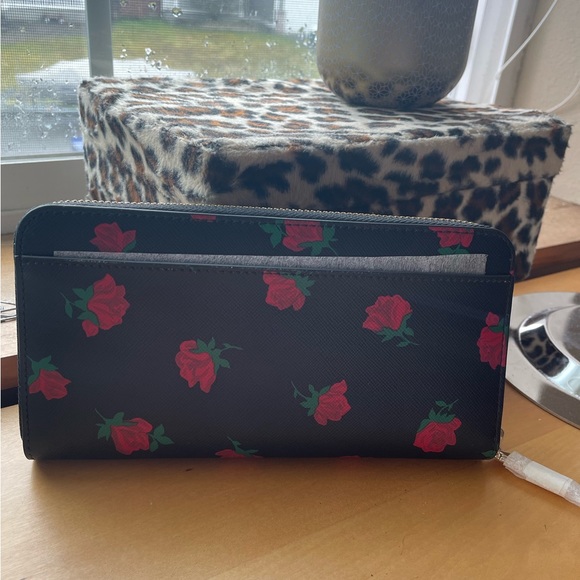 Kate Spade Madison Ross Toss Rose Printed Large Continental Wallet; NWT - Picture 4 of 15